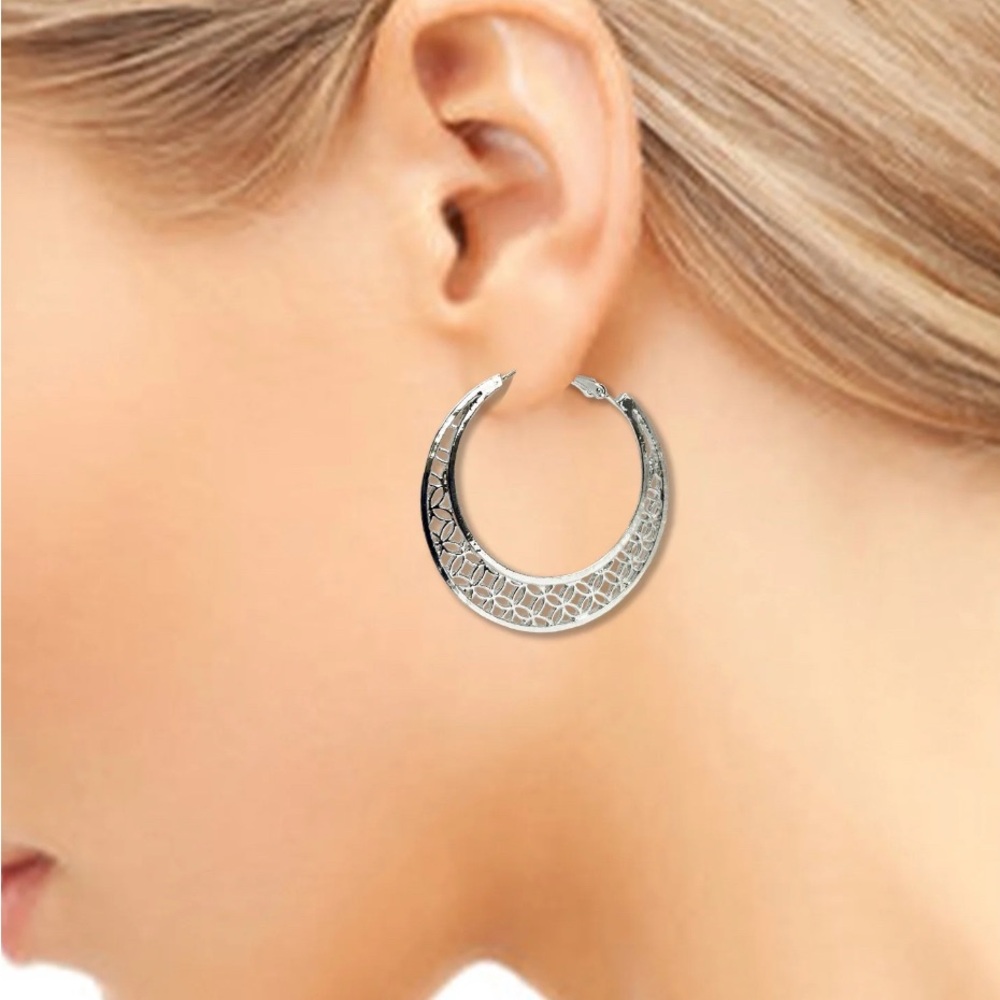 Time And Tru Large Open Clutchless Hoops in Silver Tone Plating